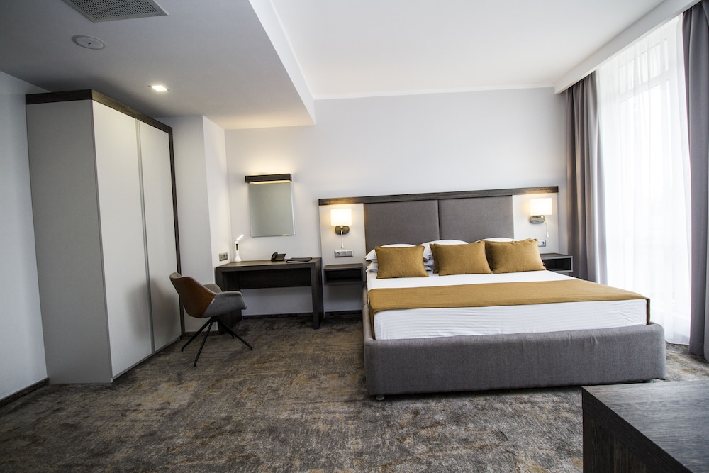 Best Western Plus Premium Inn 18/57
