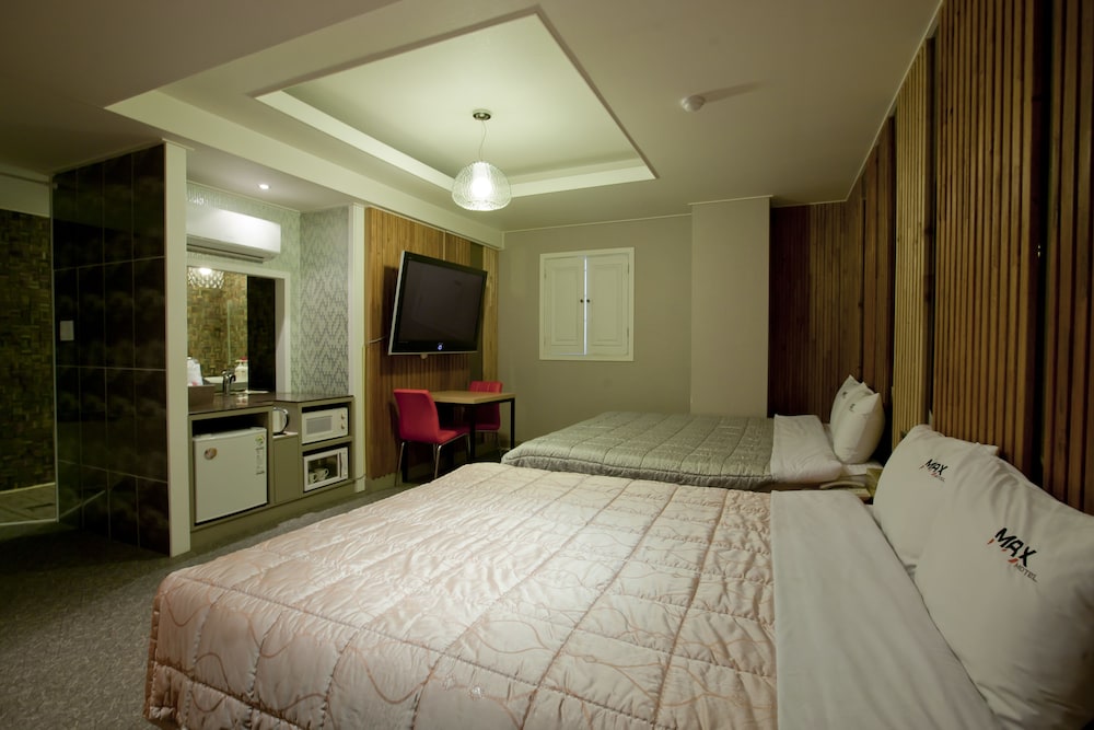 Max Motel 23/66