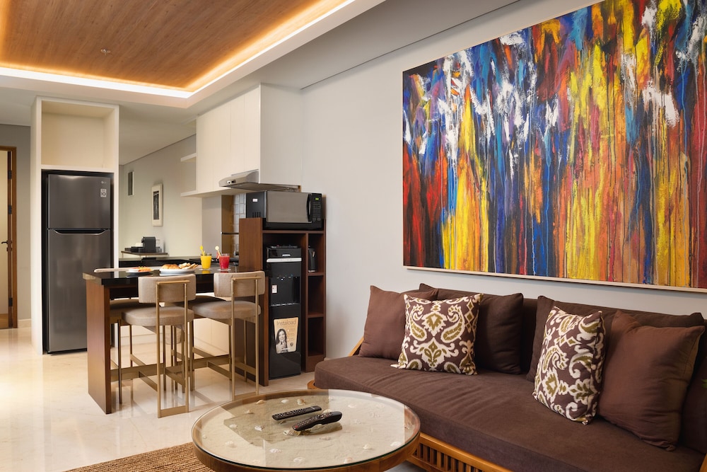 Beachwalk Residence 24/50