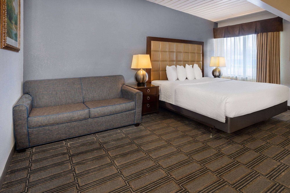 Deluxe, King Bed