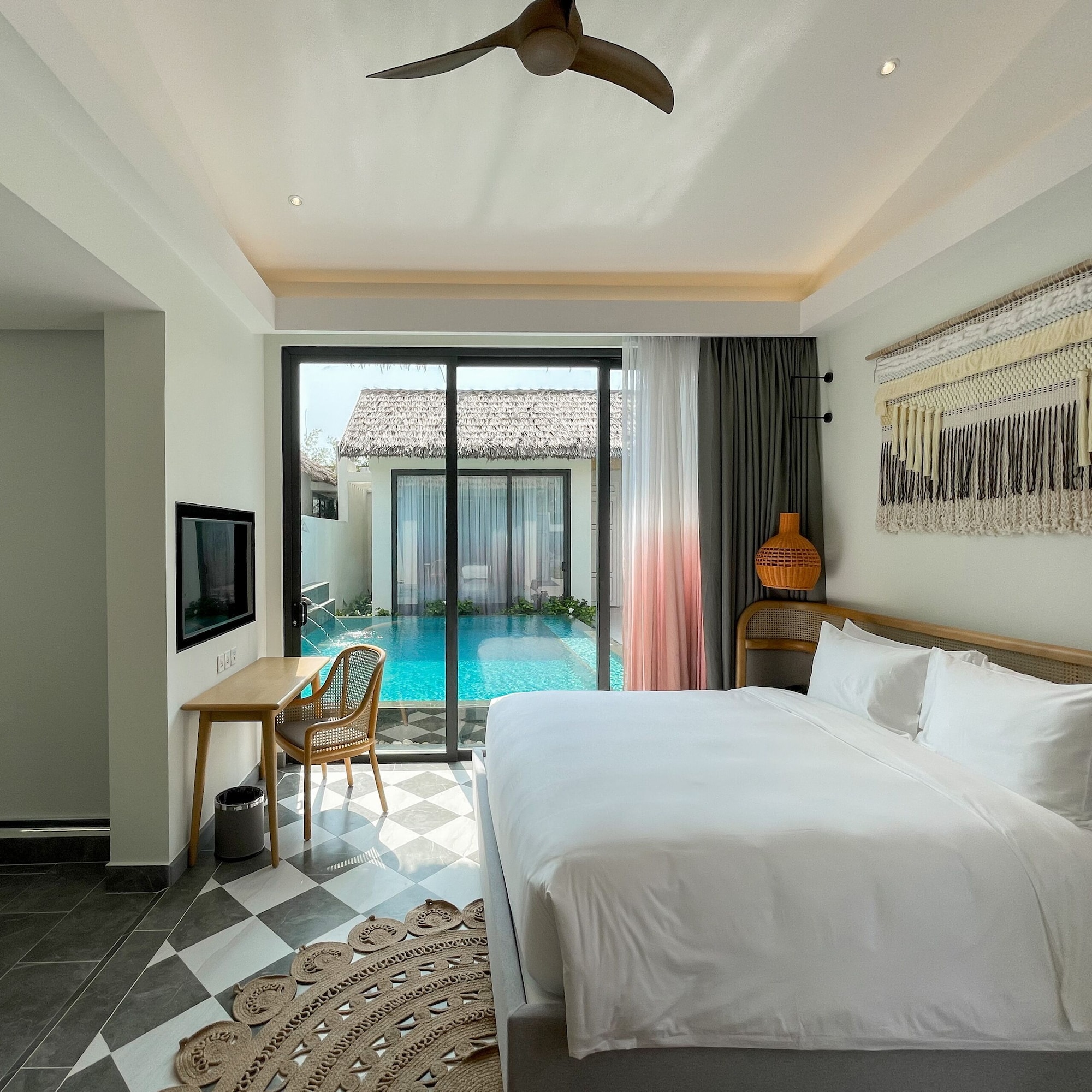 2 BEDROOMS, GARDEN POOL, VILLA