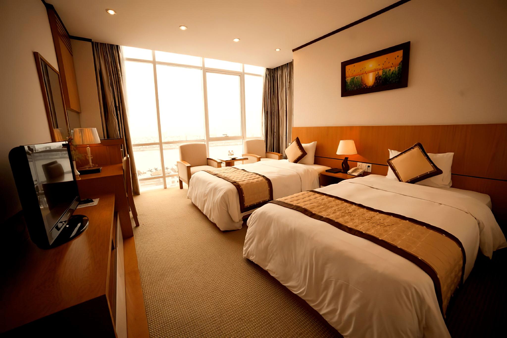 DELUXE, DOUBLE OR TWIN BED