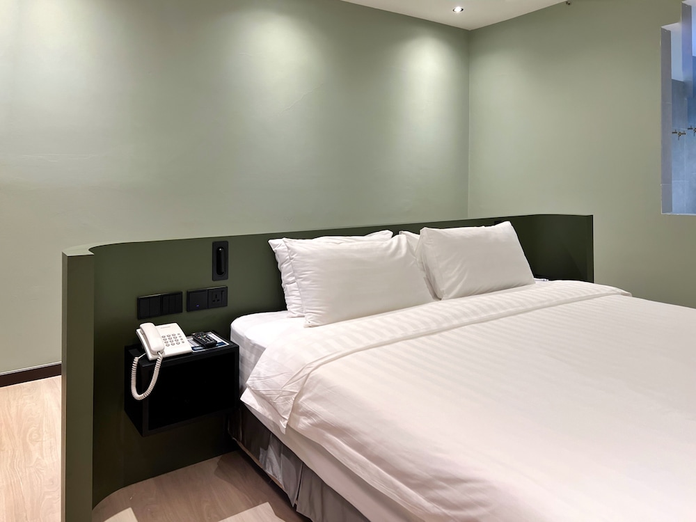 RENOVATED, EMERALD