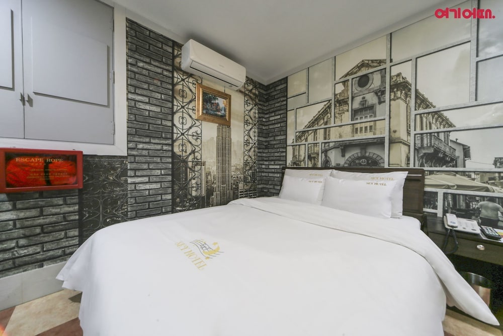 Sky Motel 20/31