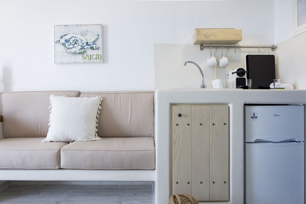 Athina Studios & Suites 33/50