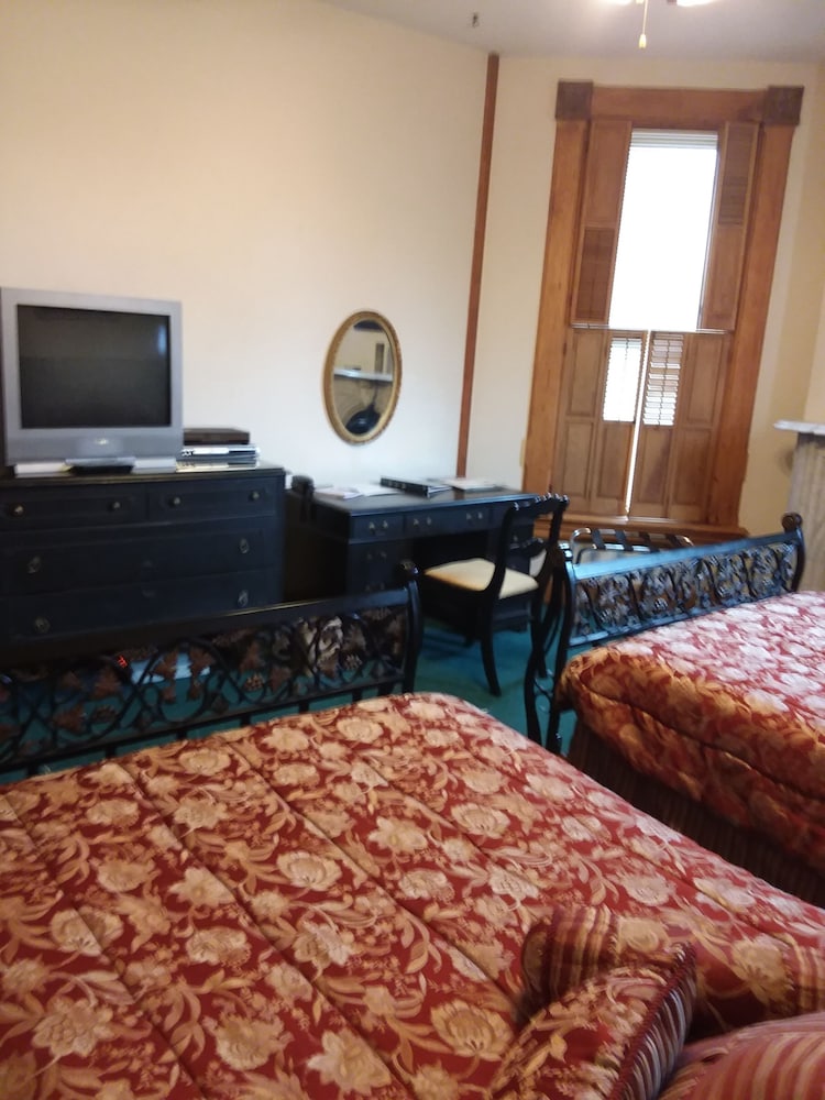 Inn Port Lodging 34/39