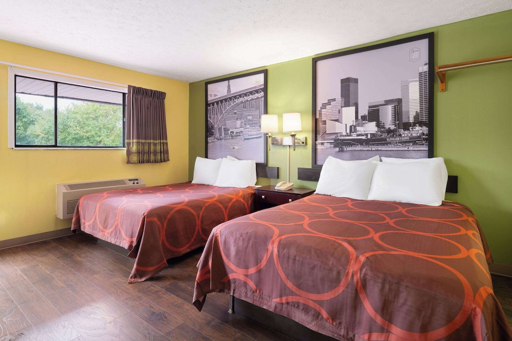 Super 8 by Wyndham Youngstown/Girard 8/26