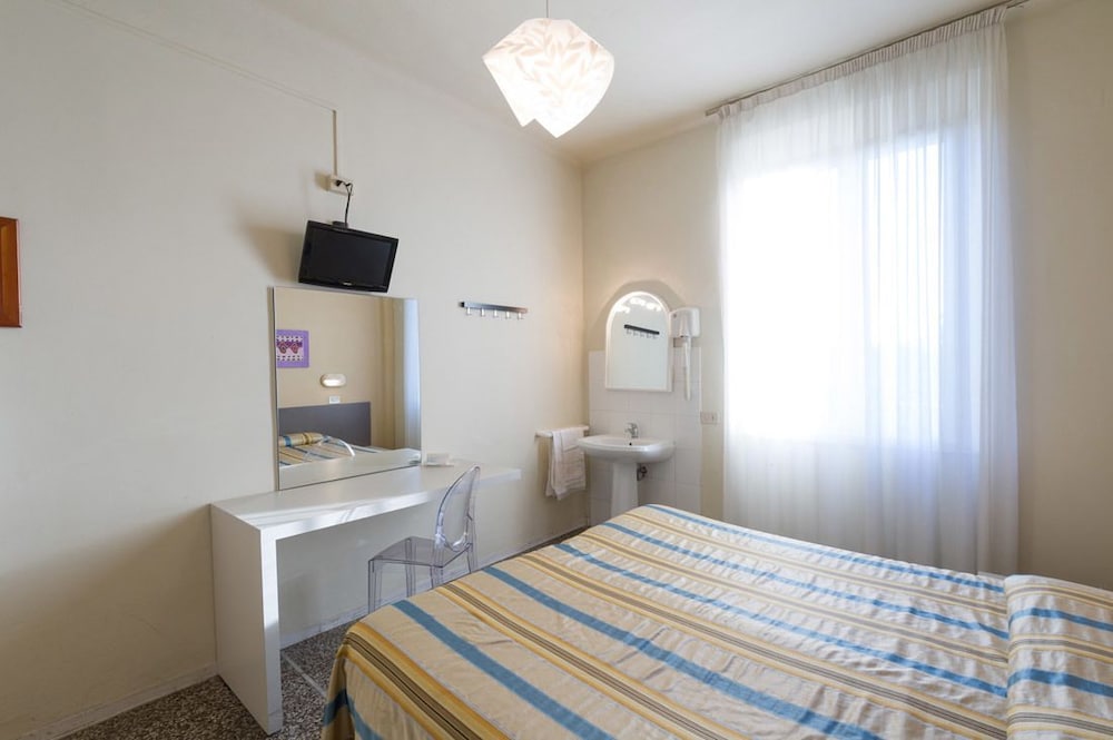 Hotel Moderno 18/24