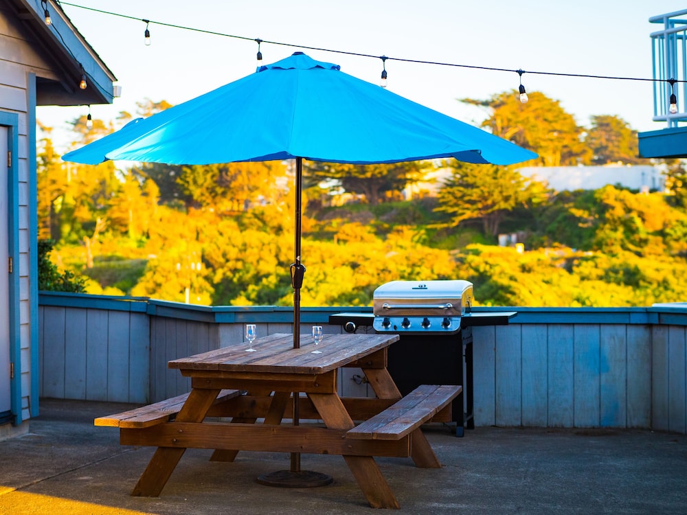 The Beach House Inn 25/28