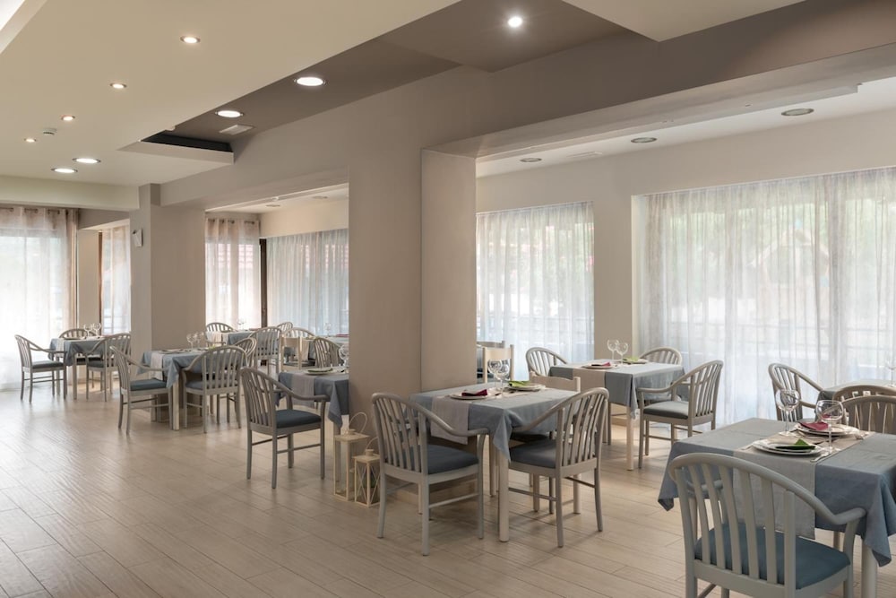 Family World Aqua Beach Matoula Complex 27/48