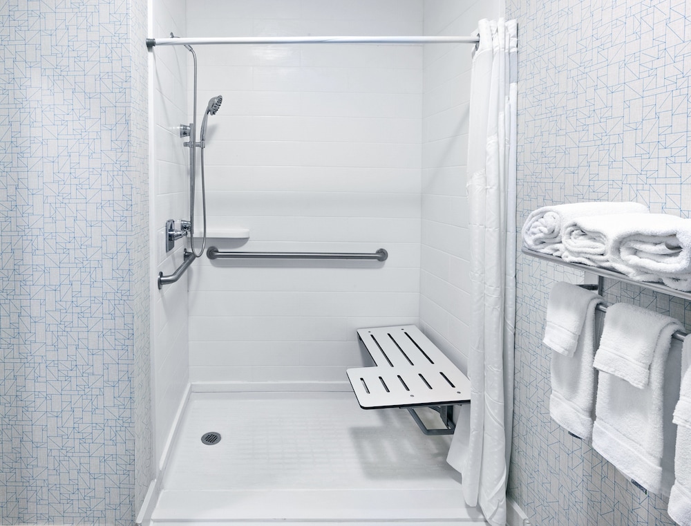 Holiday Inn Express Hotel Suites Orange 25/70