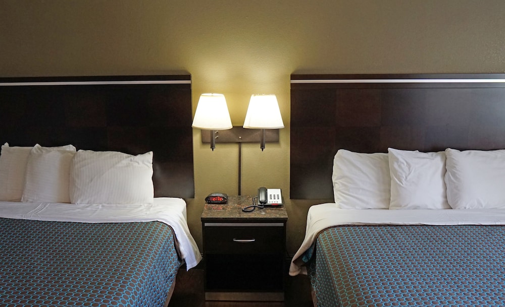Hawthorne Plaza Inn 24/40