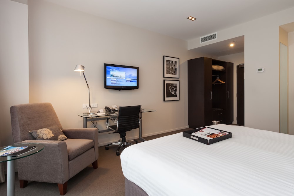 Rydges Auckland 33/82