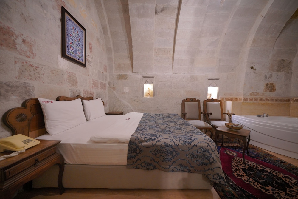 HONEYMOON, SUITE