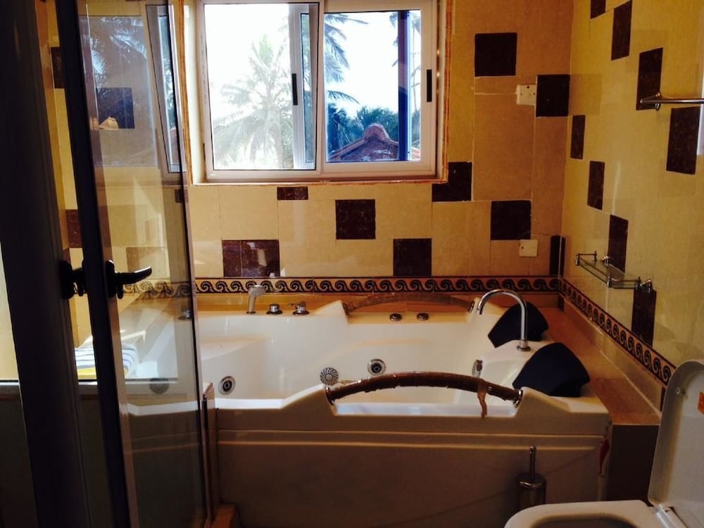 Coconut Pointe Beach Resort 21/50