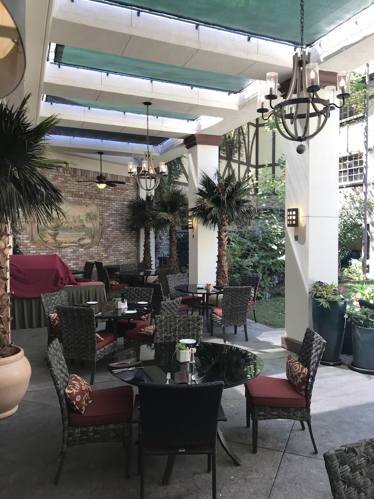 Anaheim Majestic Garden Hotel 45/73