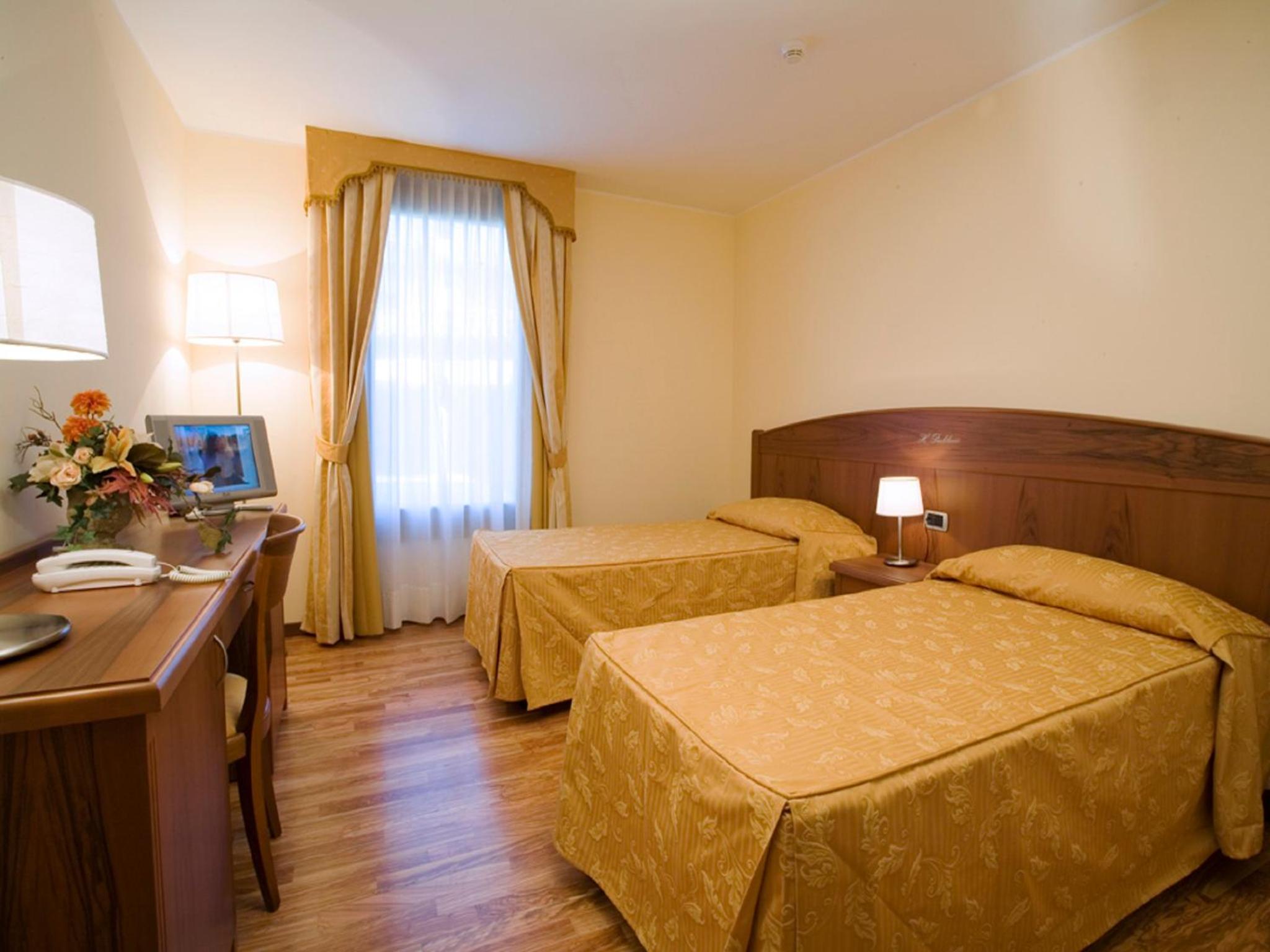 Room, Twin Beds, Annex