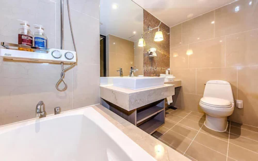 Jeju Noblepia Hotel 25/26