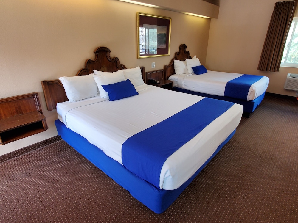 2 BEDROOMS, STUDIO, SUITE, JETTED TUB