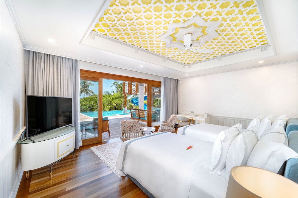 Sultan, Beach, Sunset, Residence, 3 King Beds, Single Bed, with Pool