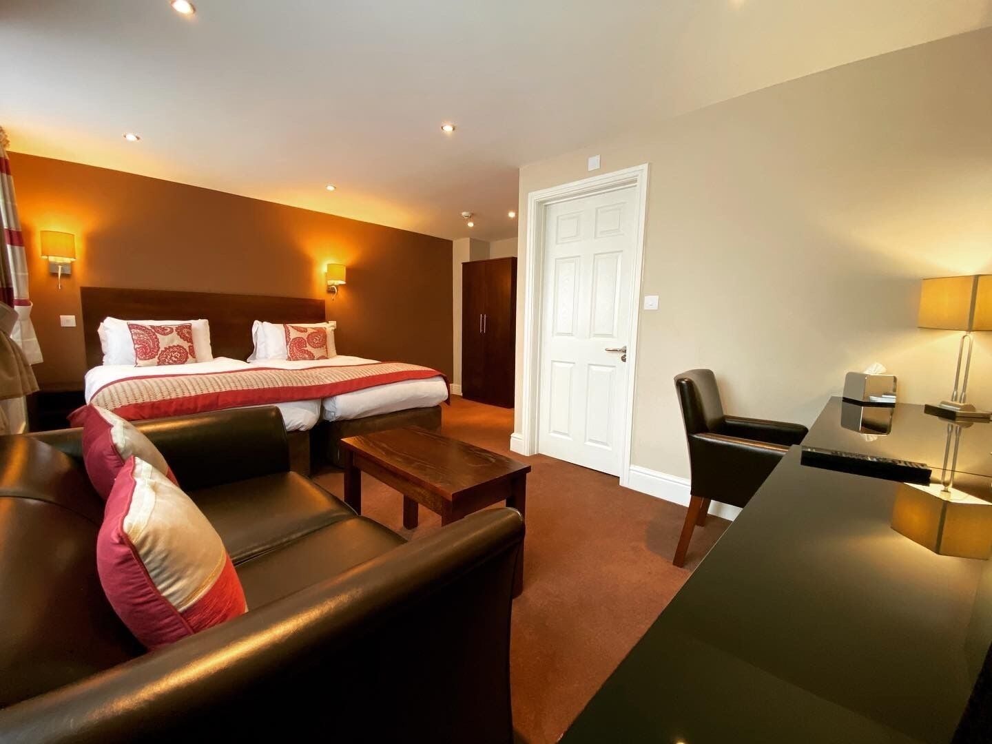DELUXE, TWIN BEDS