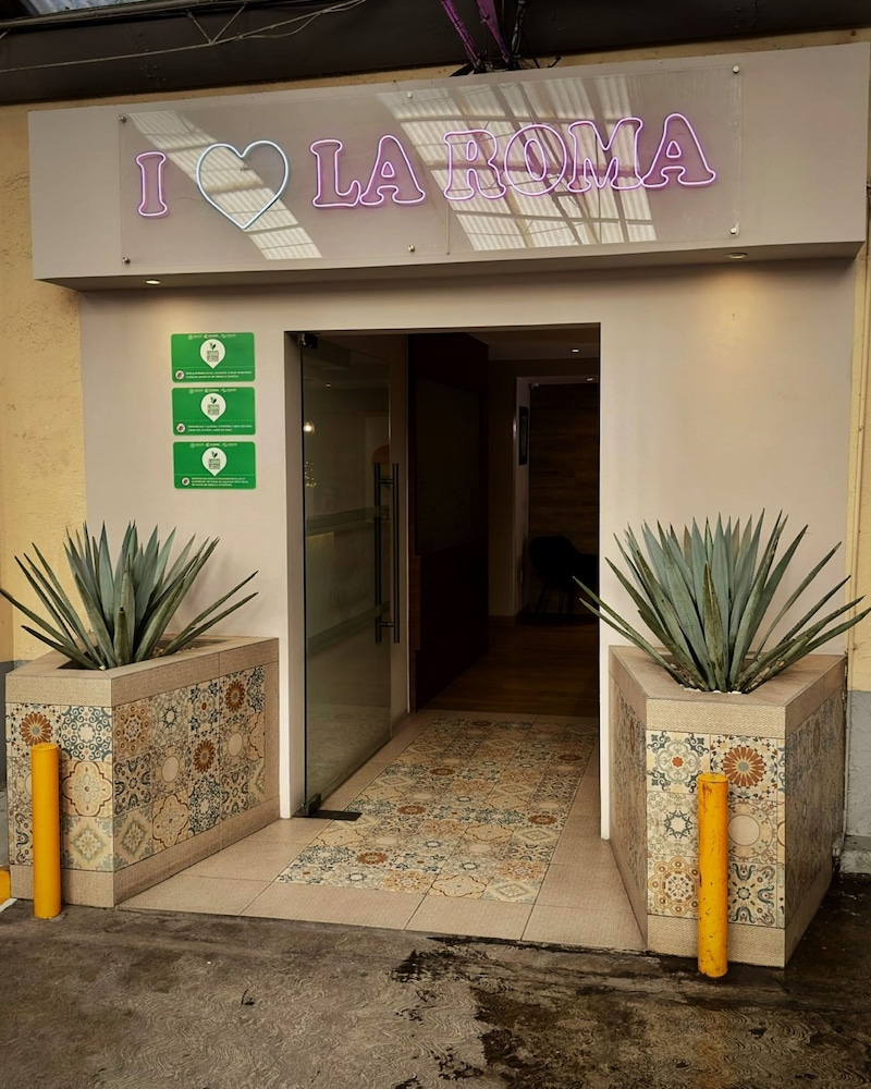 Hotel Monarca 10/33