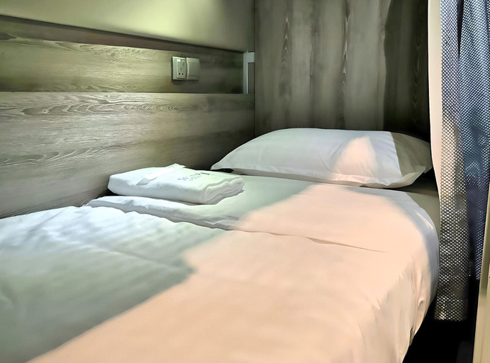 Lower Deck, Bunk Bed