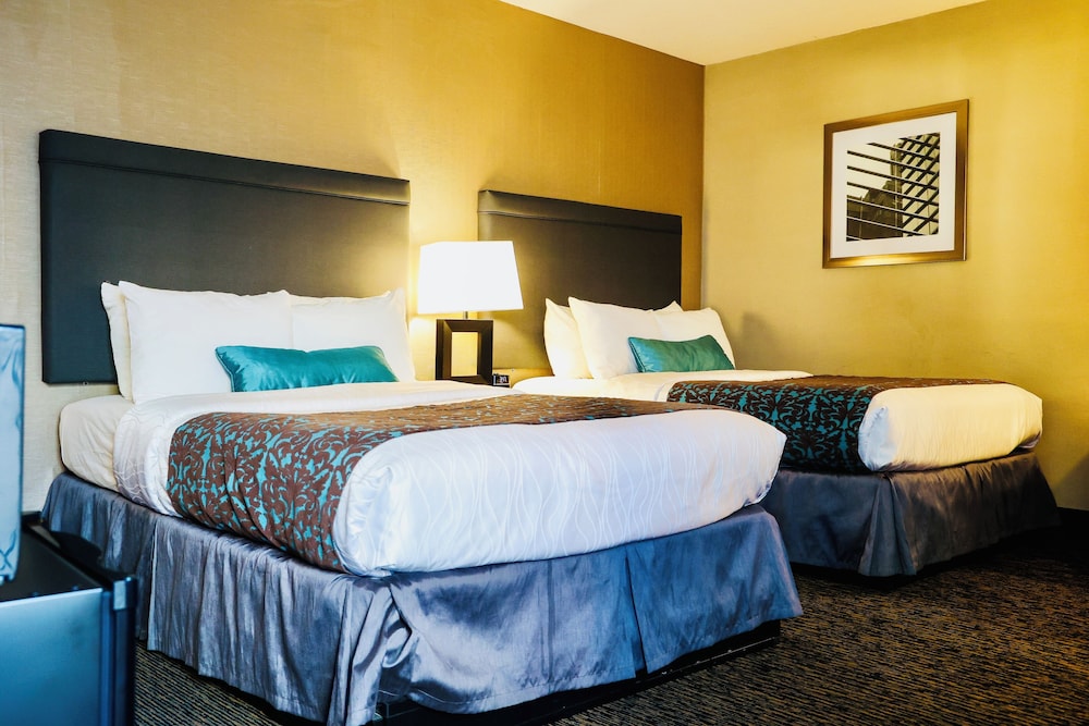 RENOVATED, DELUXE, 2 DOUBLE BEDS, MAIN BUILDING