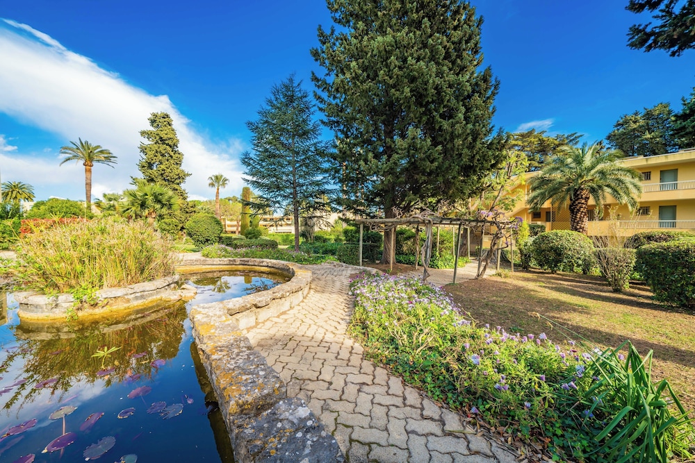 VVF Villages 'Les Eucalyptus' Juan Les Pins 39/50