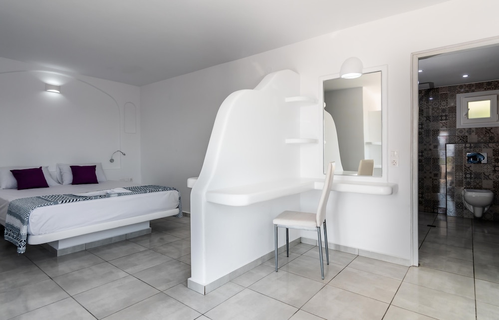 ECONOMY, QUEEN BED