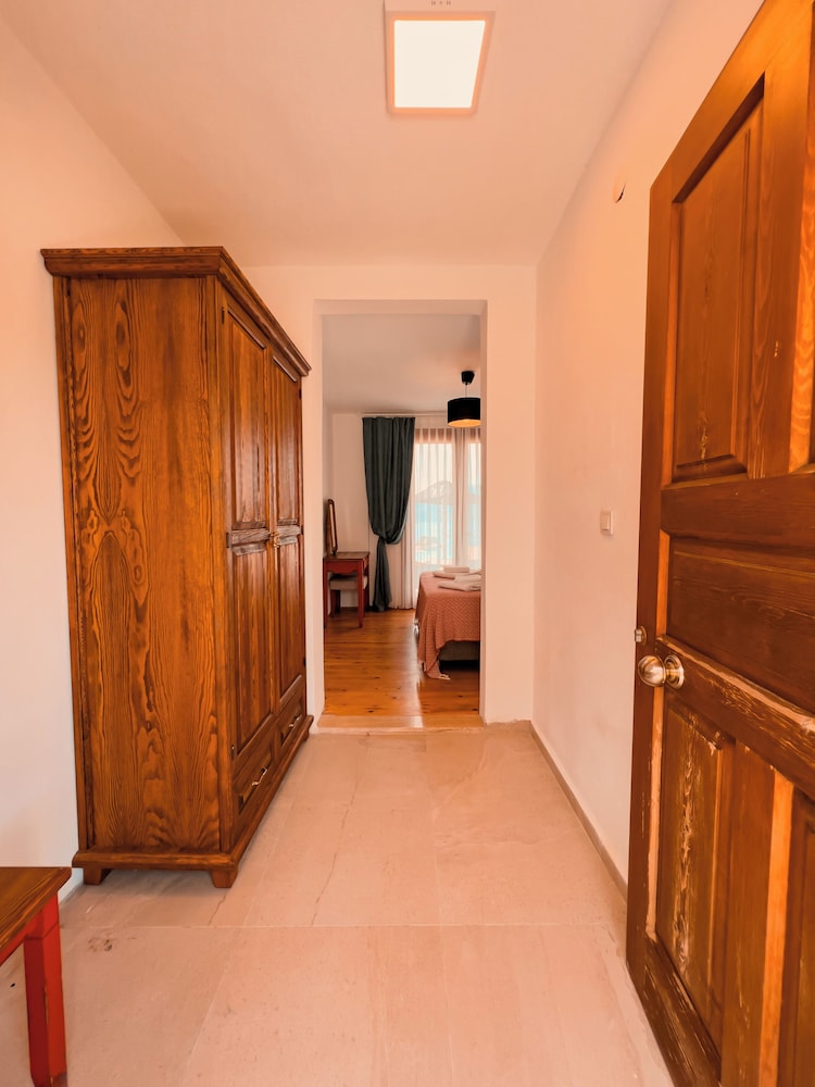 Alice Tatil Evi 18/30