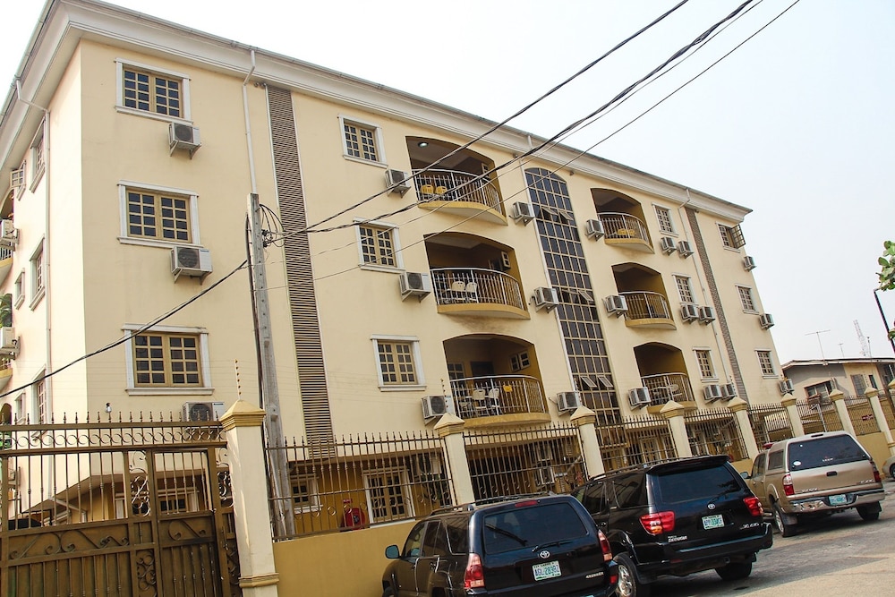 Banex Apartments 3/30
