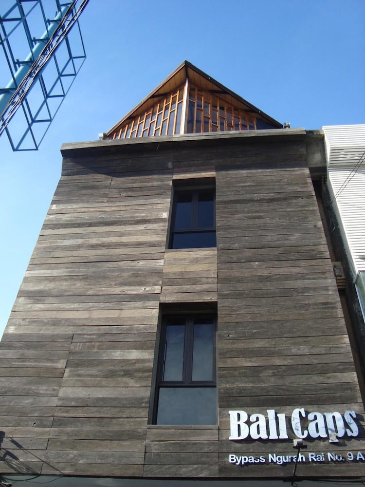 Bali Caps Hostel 1/26