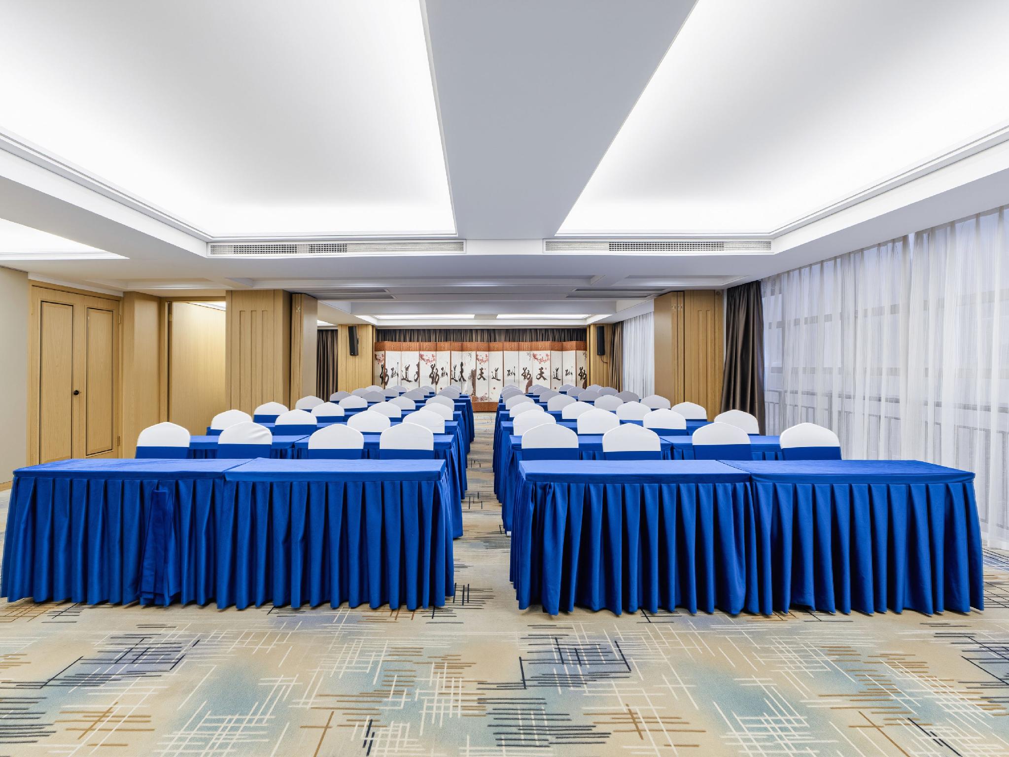 Vienna Hotel (Shantou Convention and Exhibition Center) 36/54
