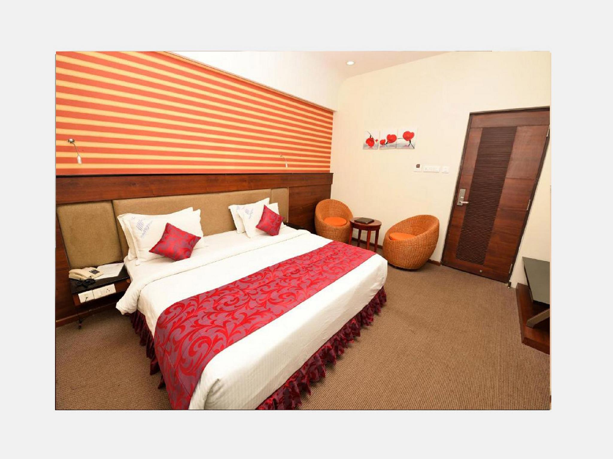 Hipoint Hotel and Suites 11/25