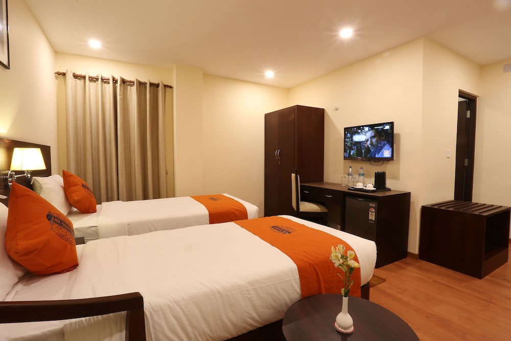 Hotel Jay Suites 25/75