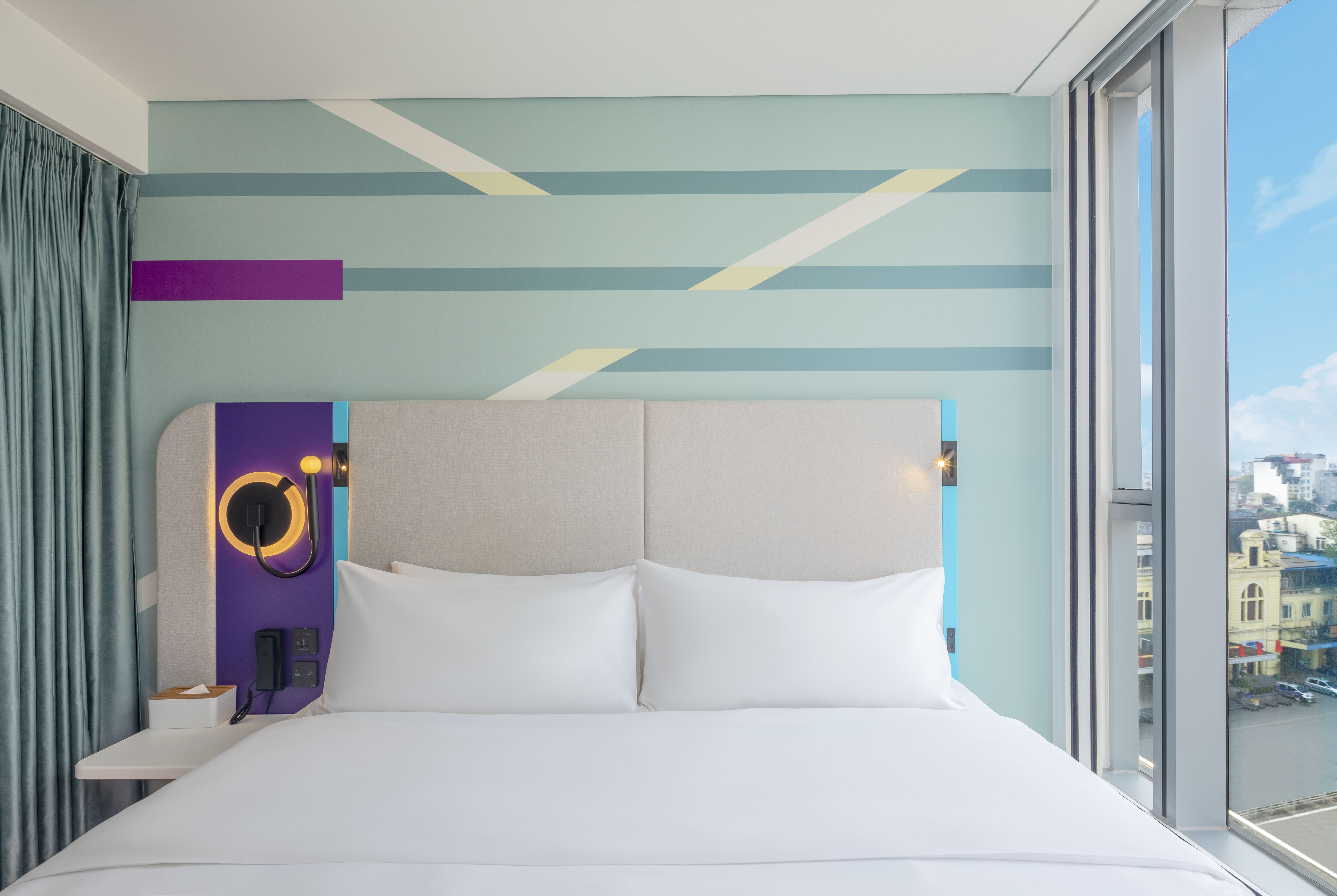 ROOM, QUEEN BED, ACCESSIBLE