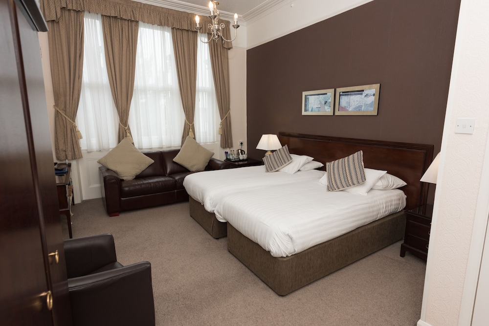 OYO Devonshire Park Hotel 8/33