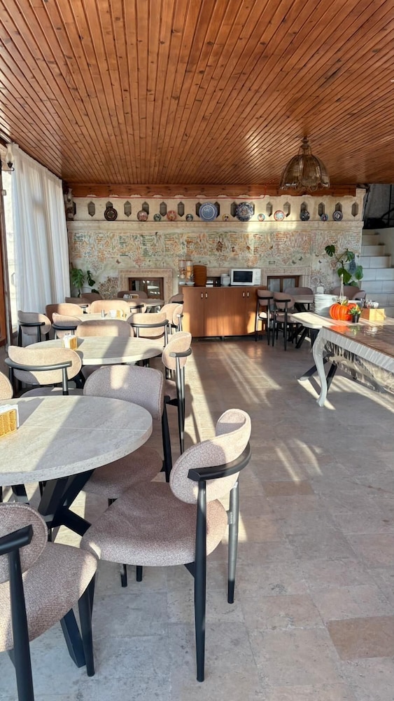 Nature Park Cave Hotel 24/46