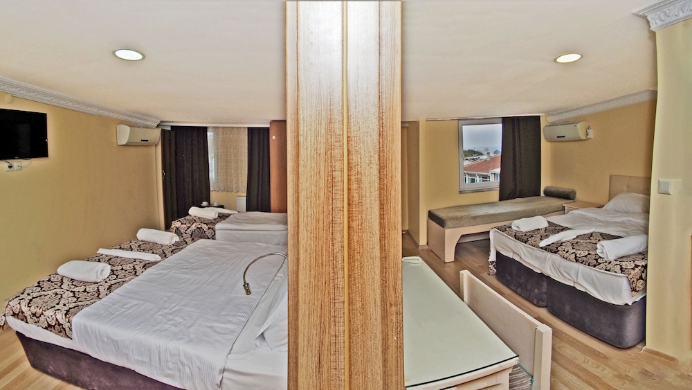 The Queen Hotel 10/67