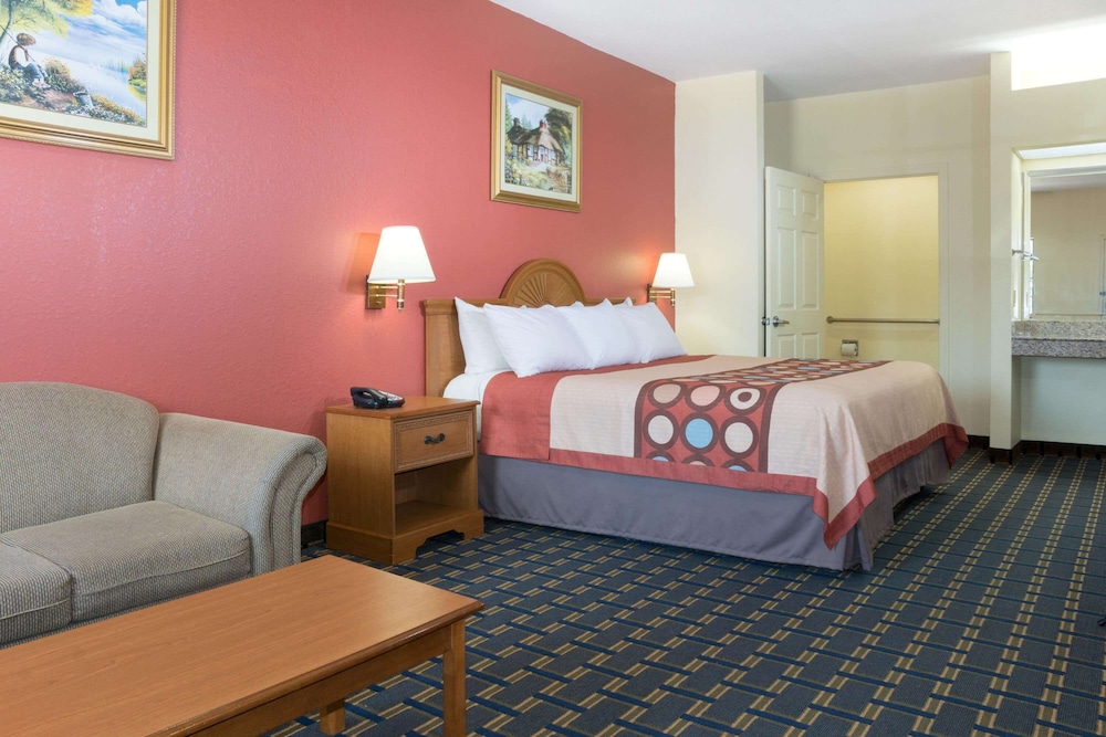 Super 8 by Wyndham Stafford Sugarland Area 12/20