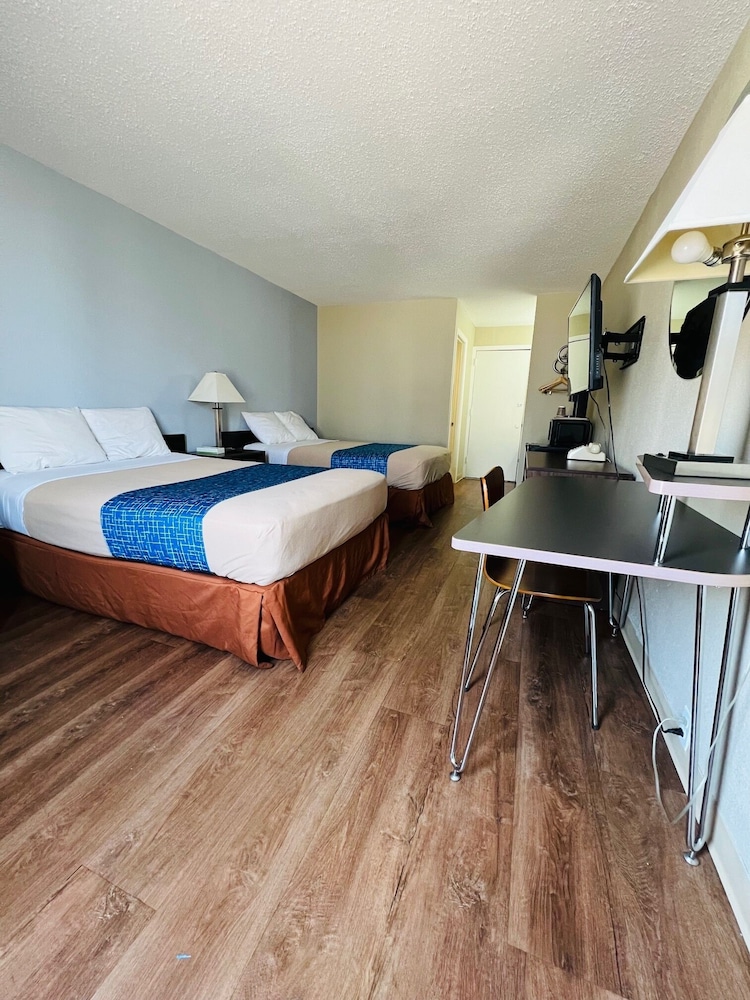BASIC, 2 DOUBLE BEDS