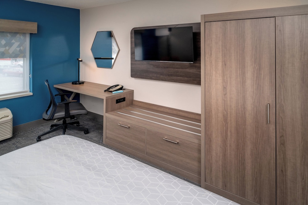 Holiday Inn Express & Suites Charleston-Kanawha City, an IHG Hotel 33/44