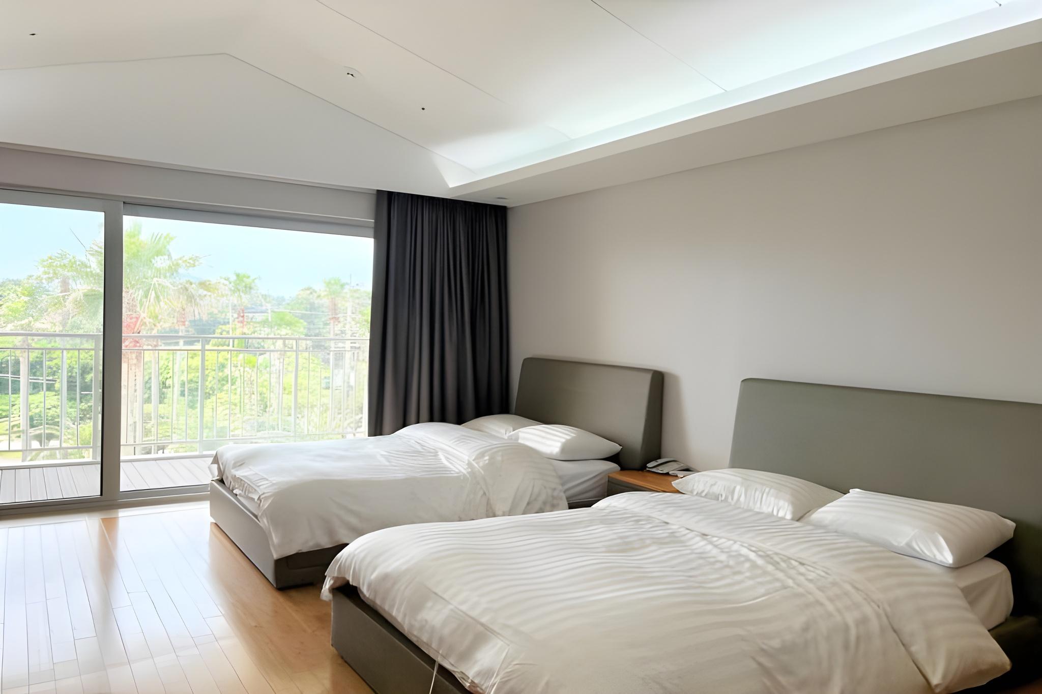 Superior, Family, Twin Beds