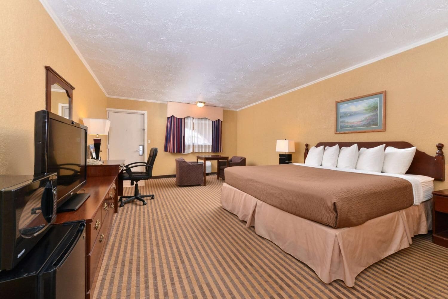 Deluxe, King Bed