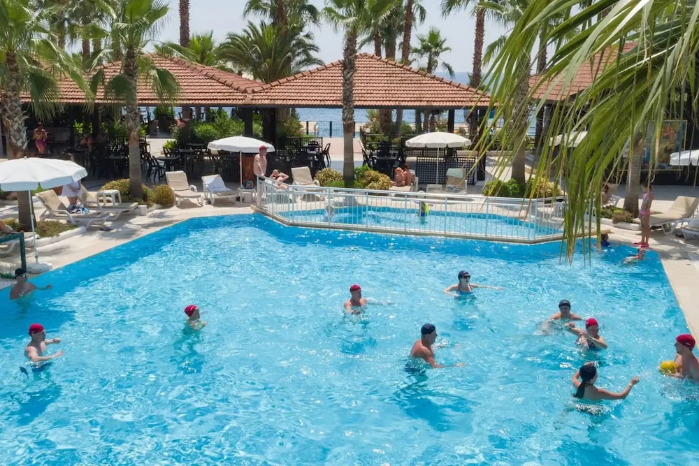 Club Akman Beach Hotel 24/50