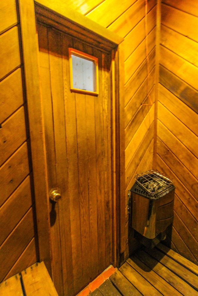 Smoketree Lodge, a VRI resort 27/70