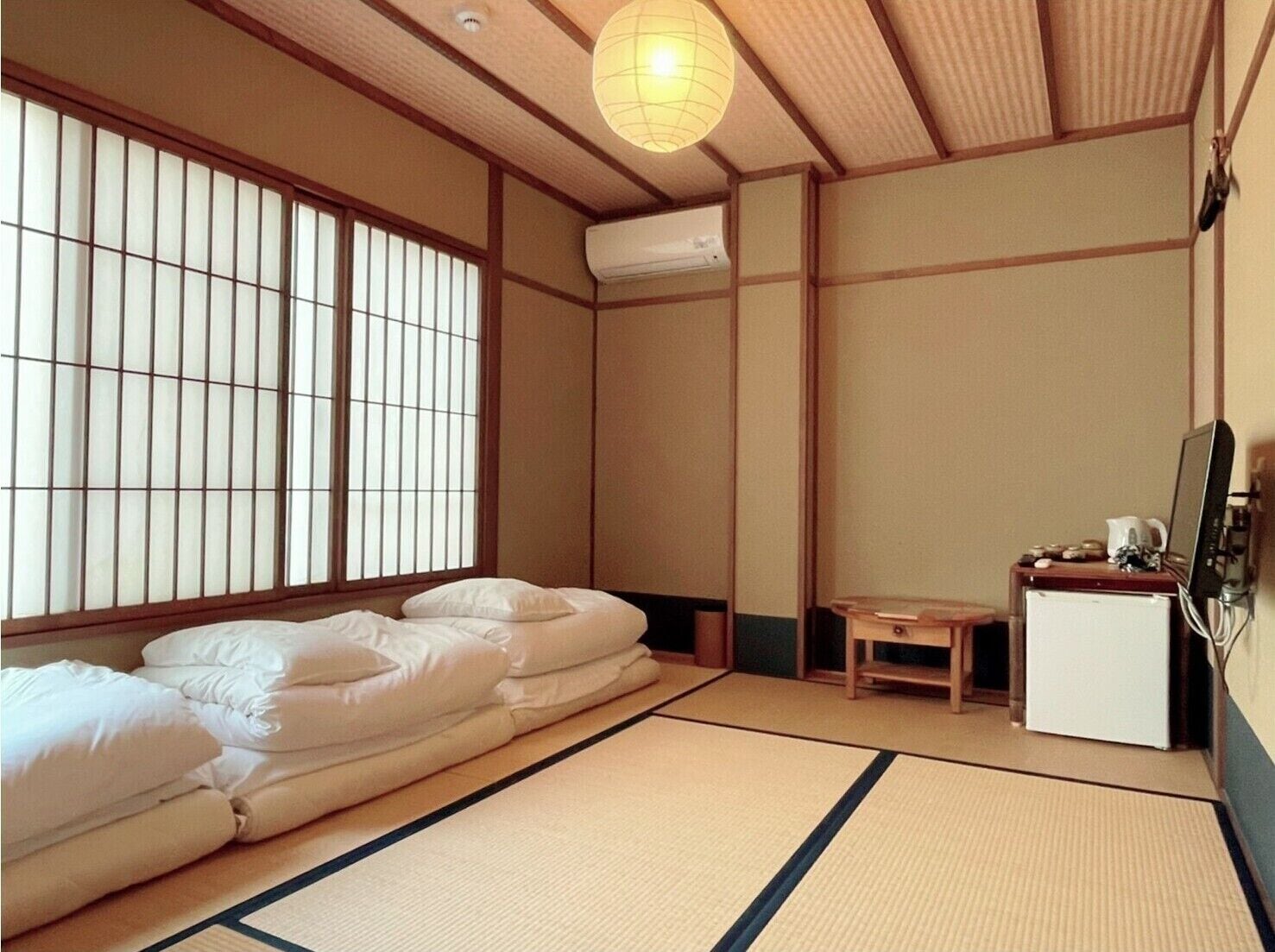 ROOM, TRIPLE, PRIVATE BATHROOM