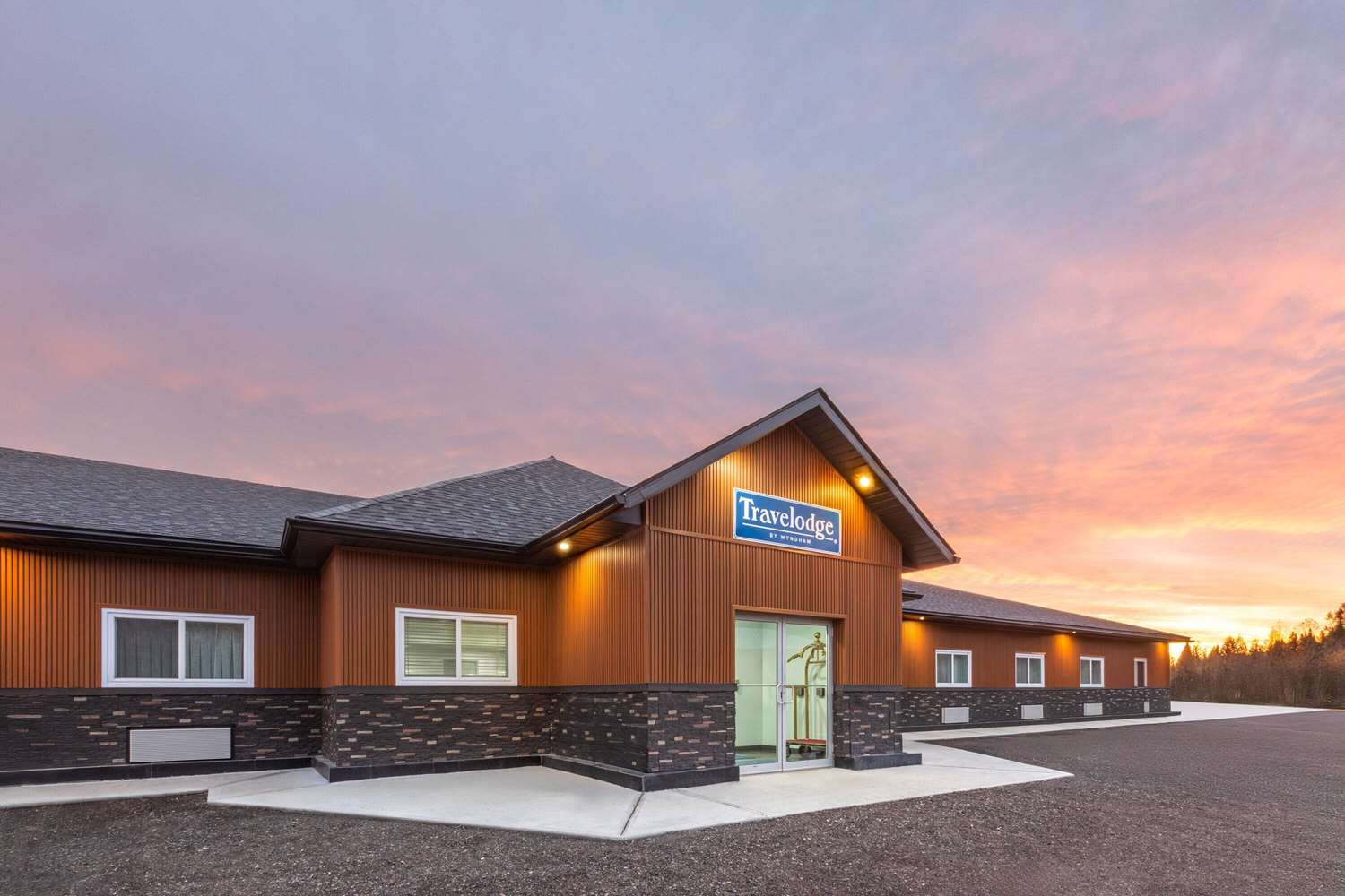 Travelodge By Wyndham Cochrane 2/32