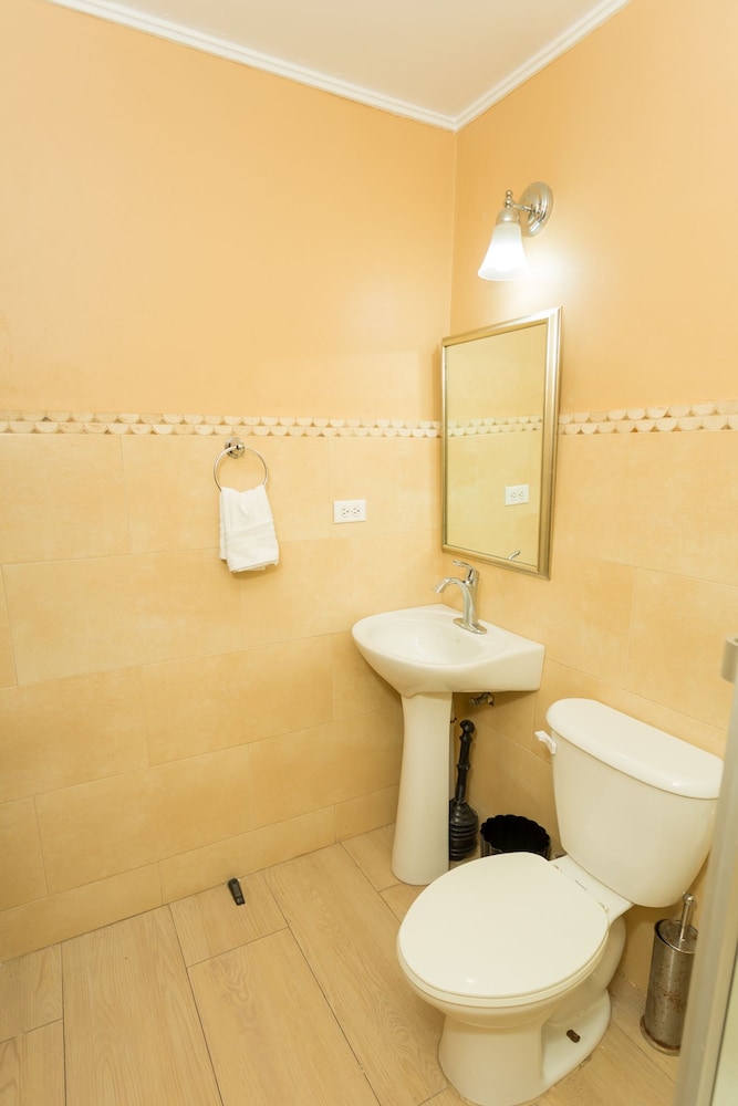 New Kingston Guest Apt At Dorchester 27/32